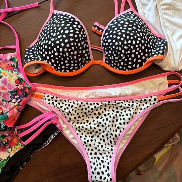 Lot of bathing Suits - Picture 3 of 9